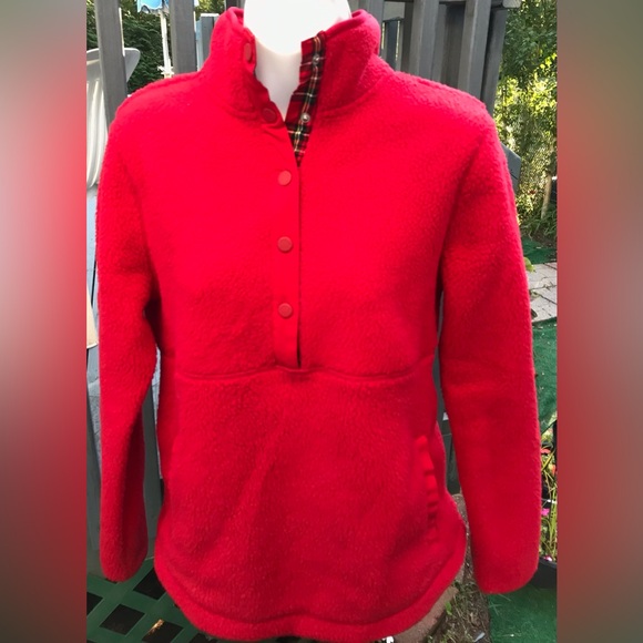 NEW Ladies’ Vineyard Vines Red Sherpa Popover with plaid trim and snap up collar - Picture 1 of 16